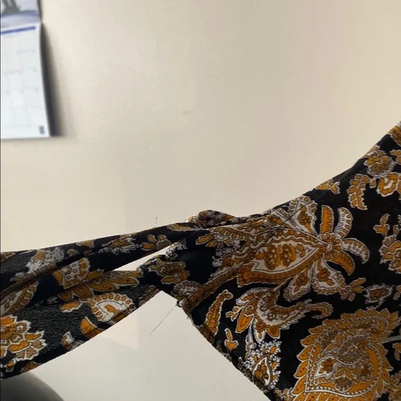 Michael Kors Black and Gold Paisley Blouse XL - Picture 6 of 9